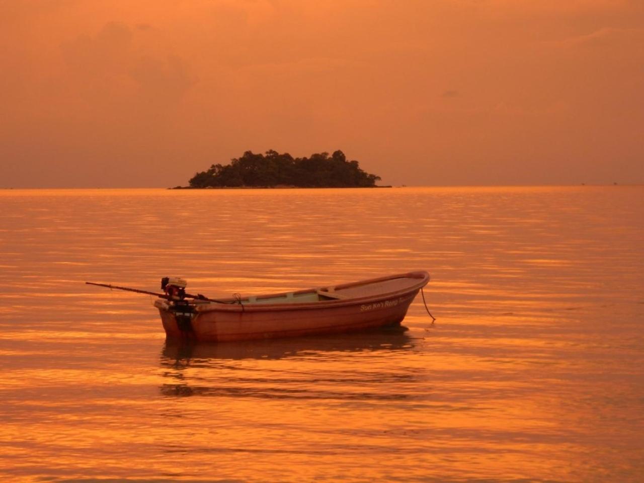 Sandbank Restaurant & Camping Koh Rong Kaoh Touch Exterior photo