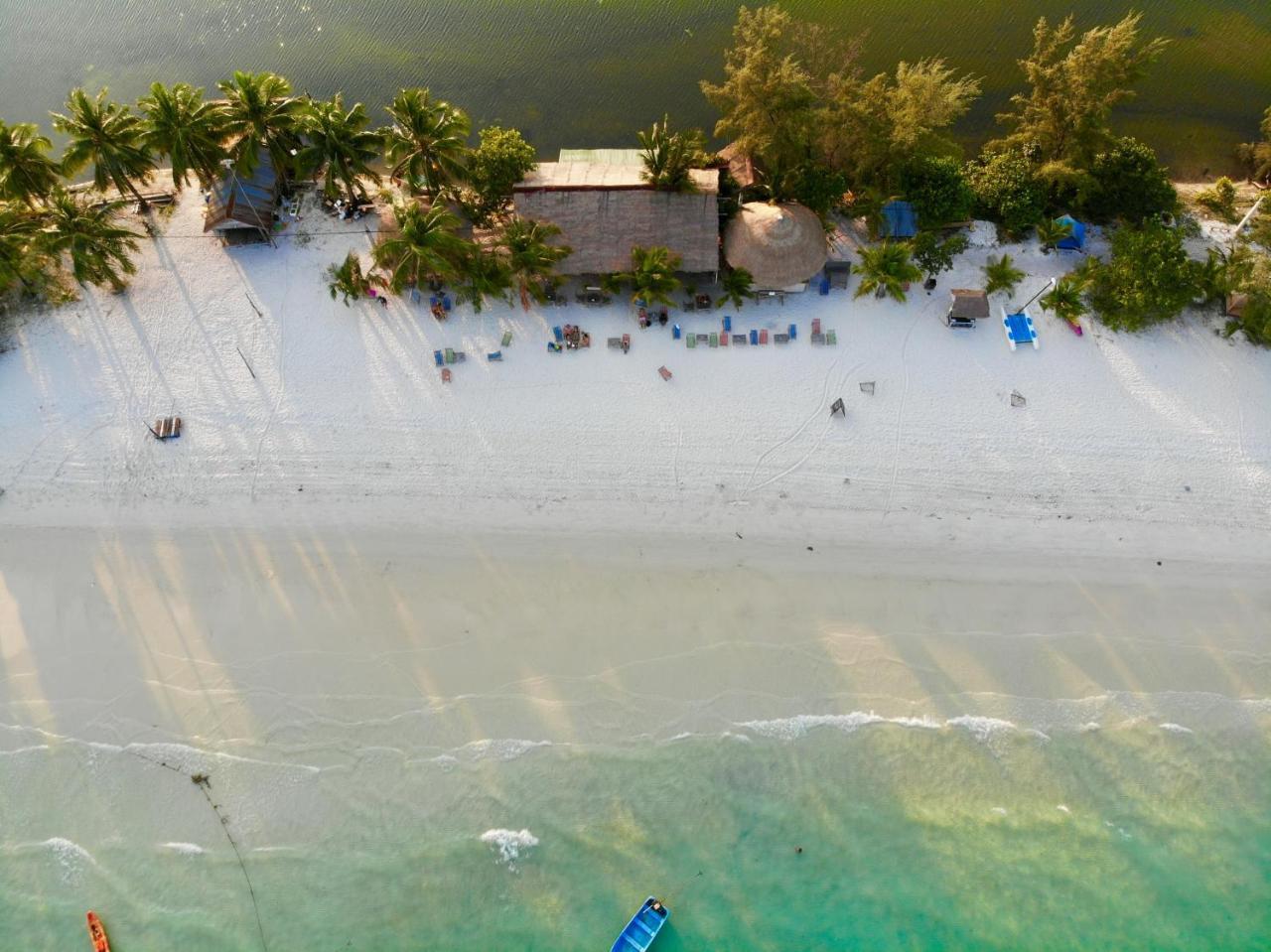 Sandbank Restaurant & Camping Koh Rong Kaoh Touch Exterior photo